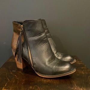 Womens Booties w/ Tassles